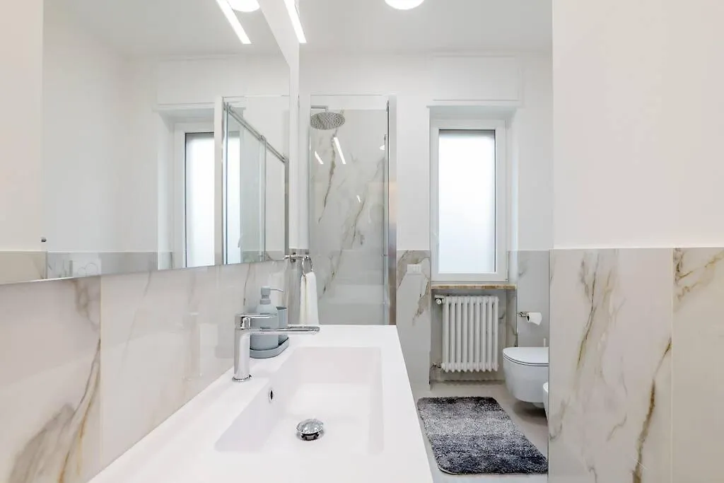 Luxury 1 Bedroom Apartment, Close To San Siro, Fiera And 10 Min Metro To Duomo Milano Italia