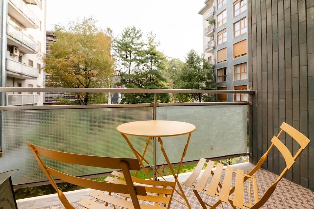 Apartment Luxury 1 Bedroom Apartment, Close To San Siro, Fiera And 10 Min Metro To Duomo Milan